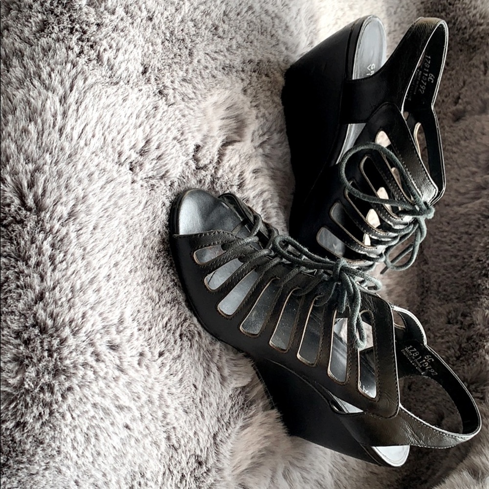 Size 6 Black lace up wedges